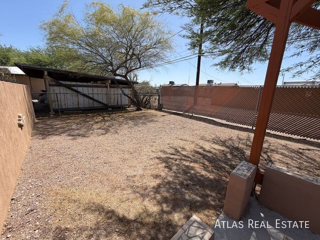 Building Photo - 1932 S Campbell Ave