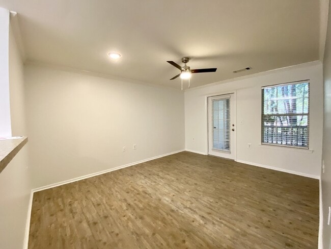 Building Photo - First Floor, One Bedroom Condo at the Reserve at Woodbridge.