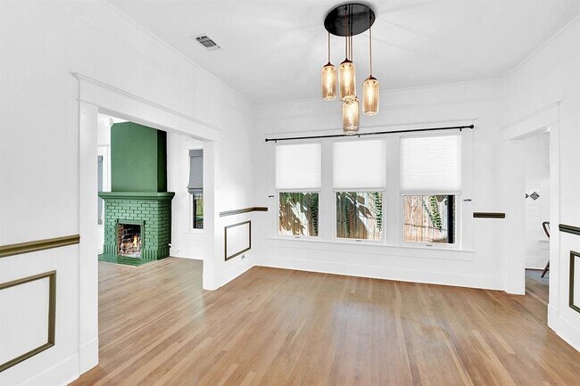Building Photo - 608 W Hopkins St