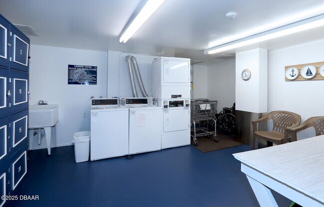 Building Photo - 1224 S Peninsula Dr