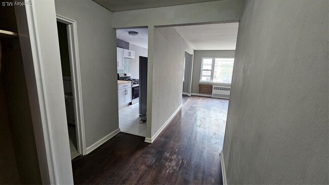 Building Photo - 25-31-31 42nd St