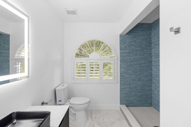 Building Photo - 2120 Lakebreeze Way