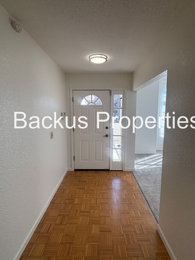 Building Photo - Great two-bedroom home at end of cul-de-sac