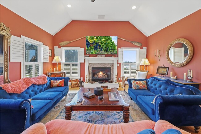 Building Photo - 703 Herricks Ln