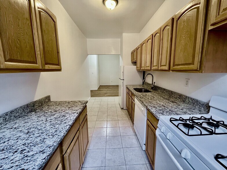 Building Photo - 1803 Riverside Dr
