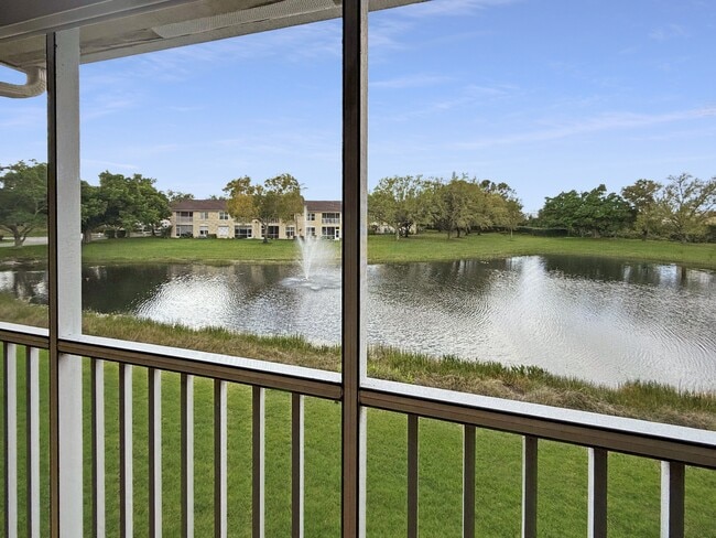 Building Photo - 14980 Vista View Way