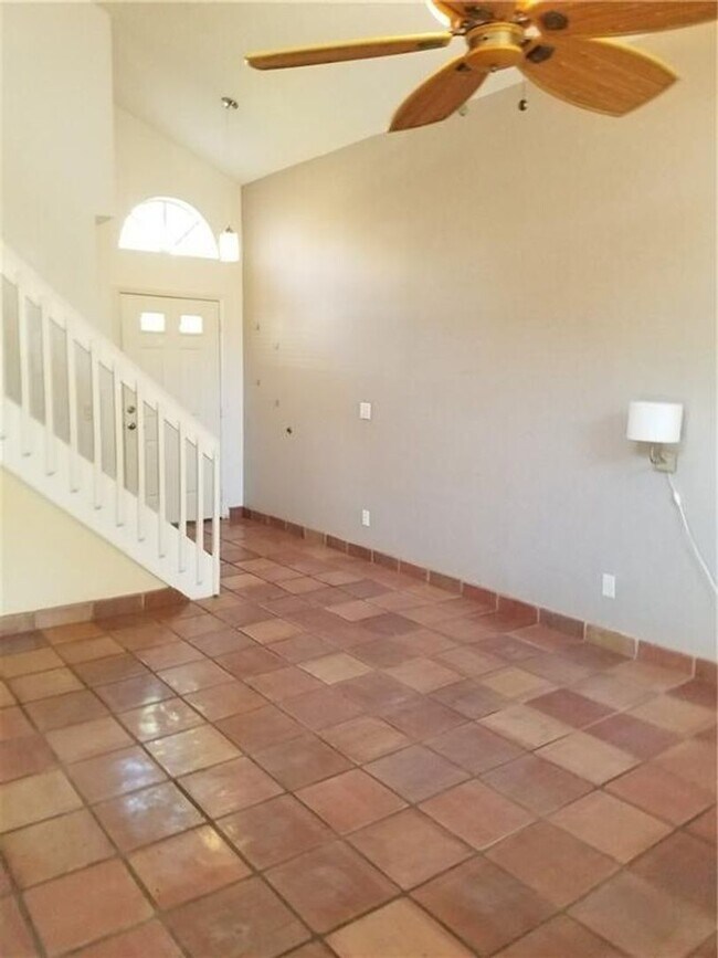 Building Photo - 1159 SE 6th Ct