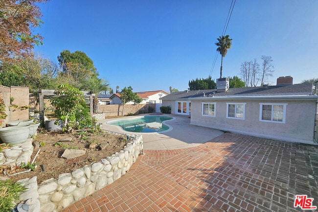 Building Photo - 9321 Donna Ave