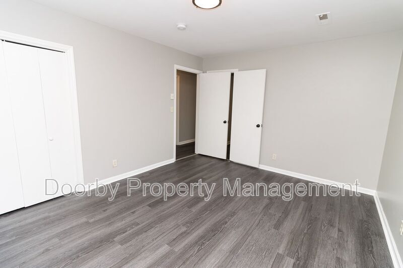 Building Photo - 6619 Fairview Rd