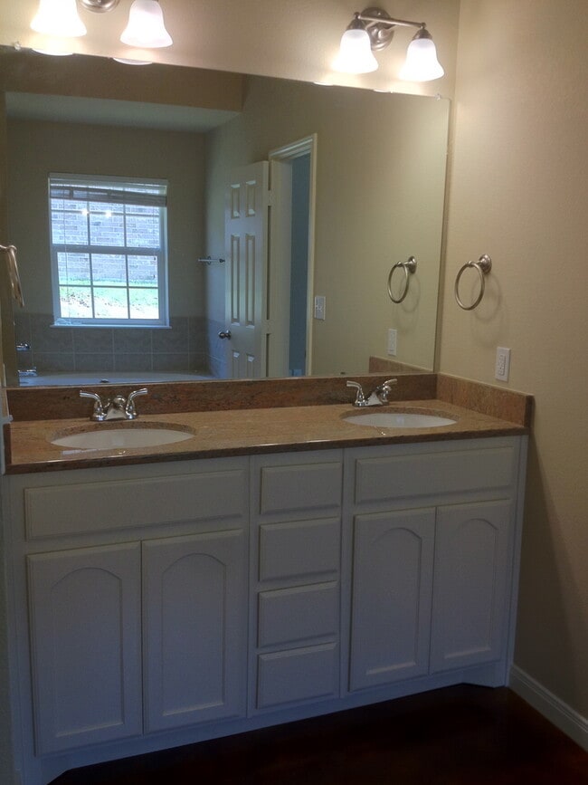 Building Photo - 205 Chapel Trail Cir