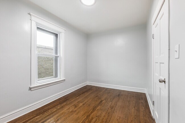 Building Photo - 3000 S Homan Ave