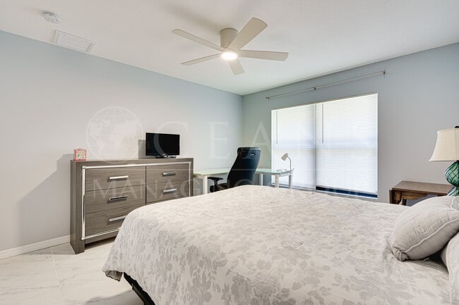 Building Photo - Beautifully Furnished 2BR Home + Bonus Room