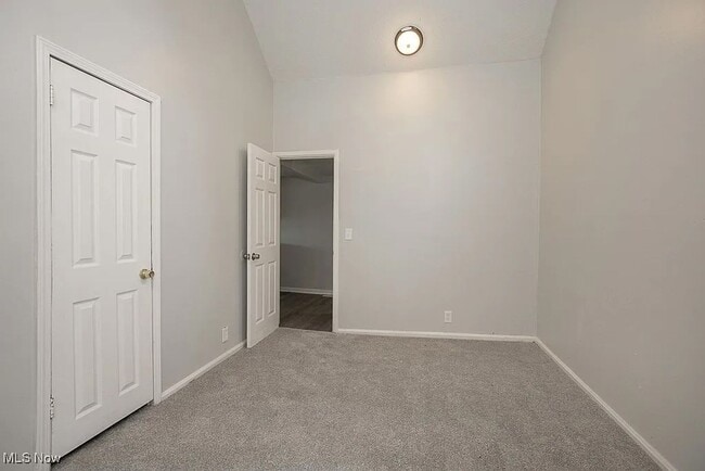 Building Photo - Four Bed 2 Full Bath in Lorain- FIRST MONTH RENT HALF OFF!