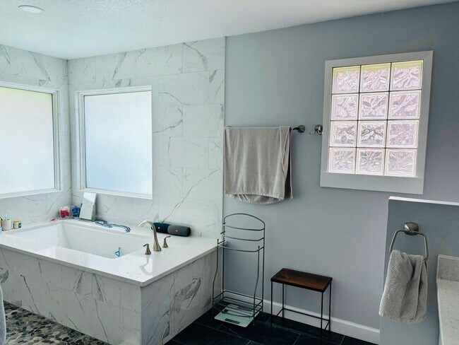 Building Photo - 708 Turnberry Cove S