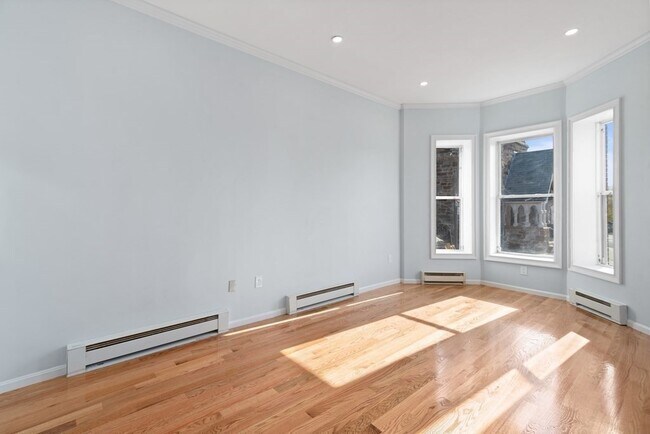 Building Photo - 2 Woodbine St