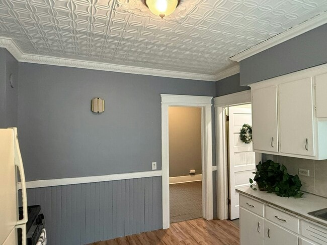 Building Photo - 318 Apple St