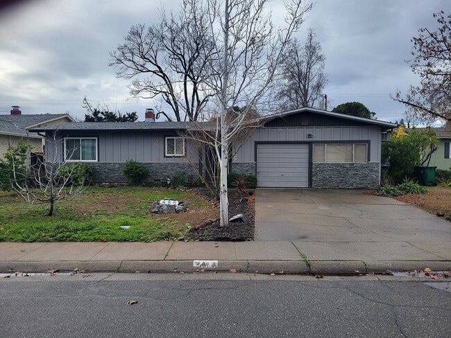 Building Photo - 485 Redwood Way