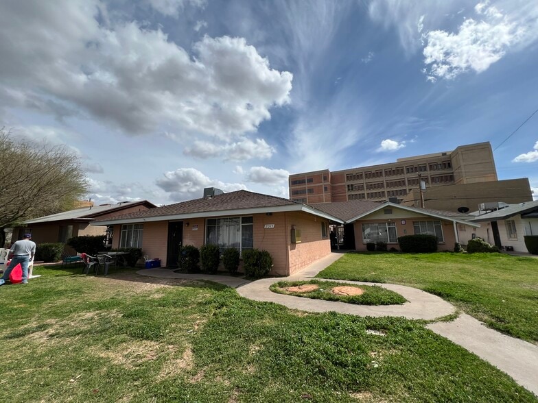 Building Photo - 2015 W Berridge Ln