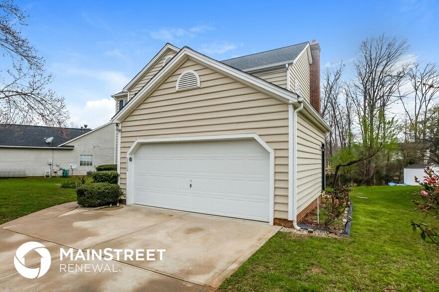 Building Photo - 3030 Edmonton Pl