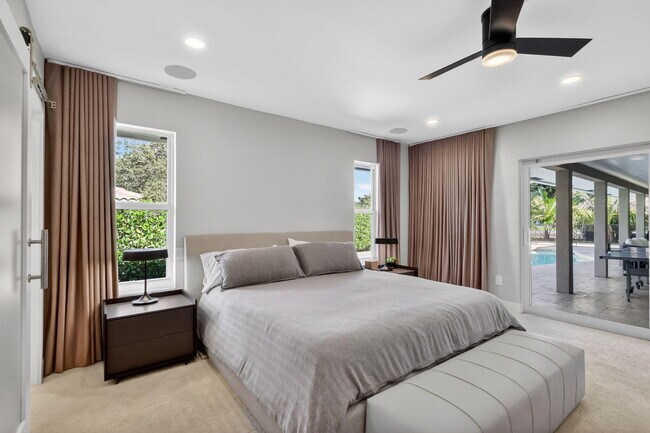 Building Photo - 937 SW 34th Ct