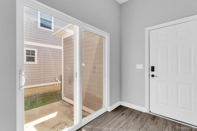 Building Photo - 171 Jotham Ave