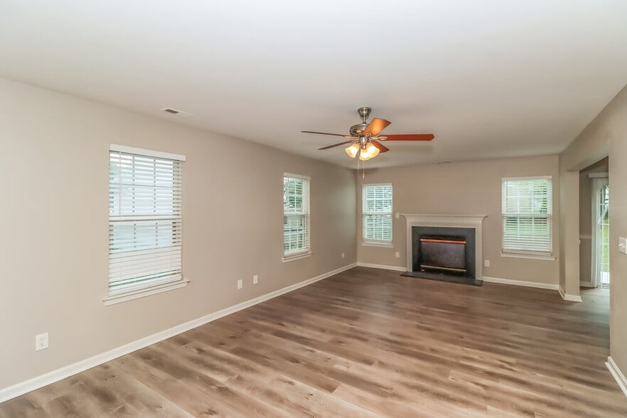 Building Photo - 2432 Acadia Ct