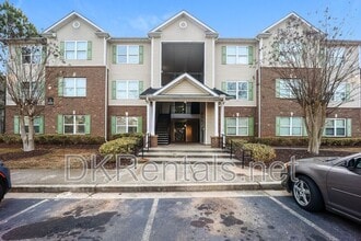 Building Photo - 12101 Fairington Ridge Cir