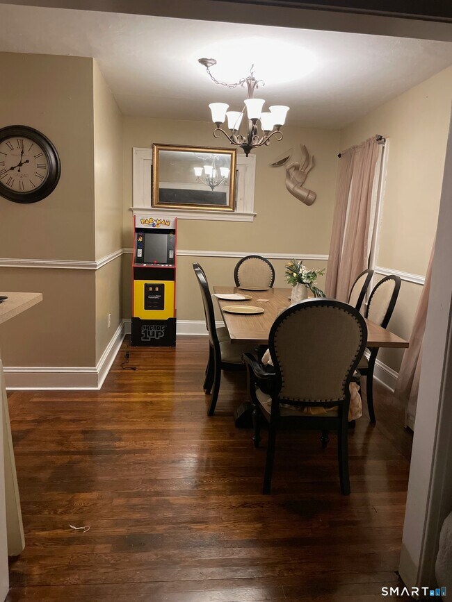 Building Photo - 78 Helen St