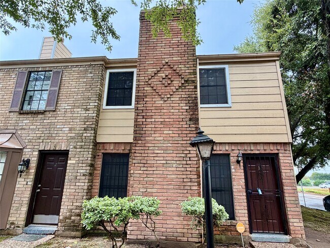 Building Photo - 9901 Sharpcrest St