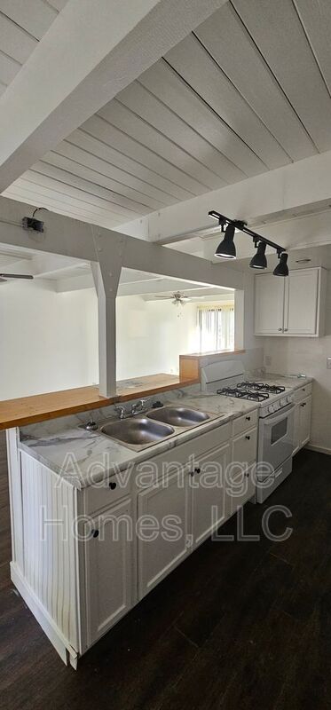 Building Photo - 938 N 71 St