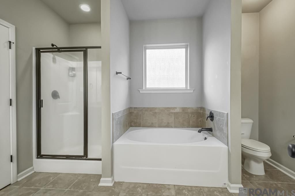 Building Photo - 641 Greenwich Dr