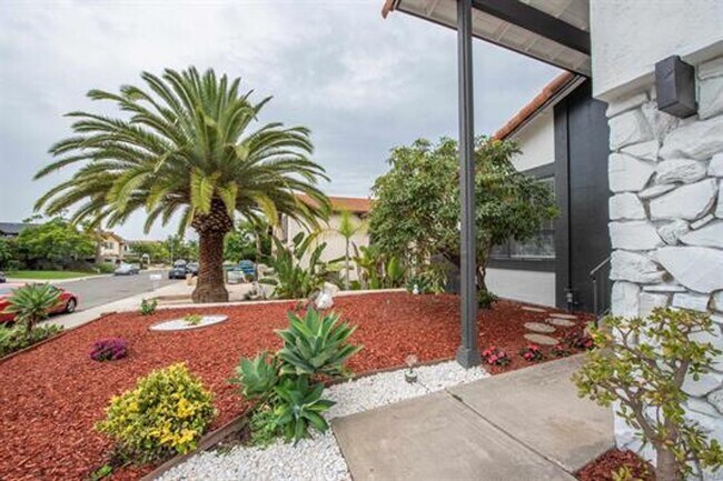 Building Photo - Encinitas 4br  2 car garage granite kitchen Huge Yard Home Remodeled TEXT 858-774-1574 $6290