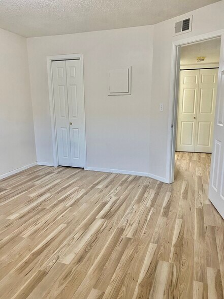 Building Photo - 2811 Pembroke Ln