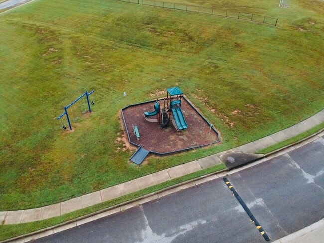 Building Photo - 1093 Hartwell Rd