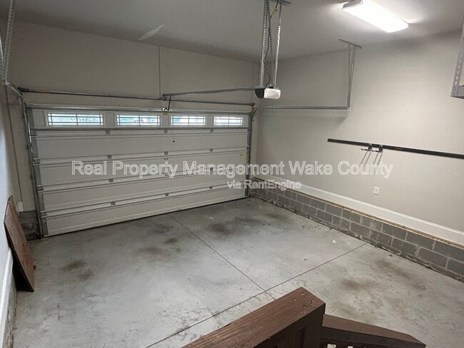 Building Photo - 5412 Robbins Dr