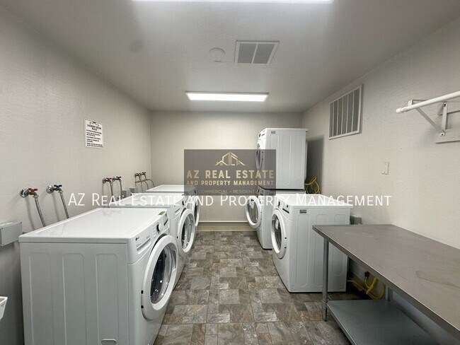 Building Photo - 4620 N 68th St