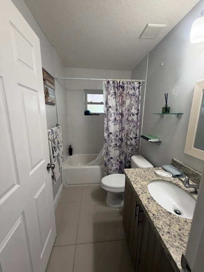 Building Photo - 5928 Papaya Rd