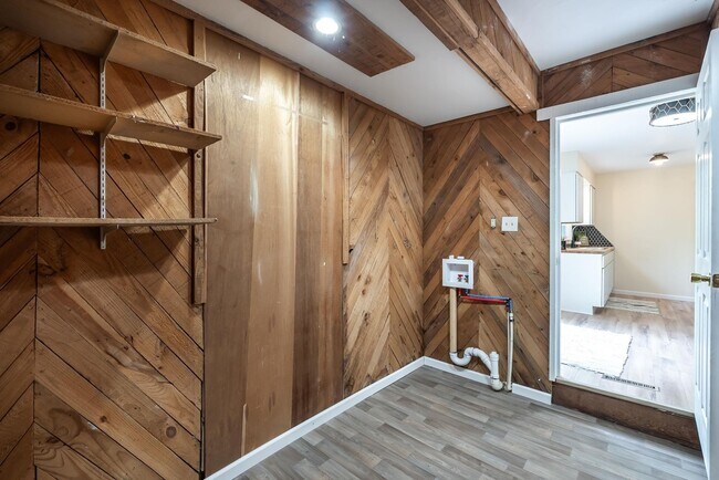 Building Photo - 2404 W 29th St S