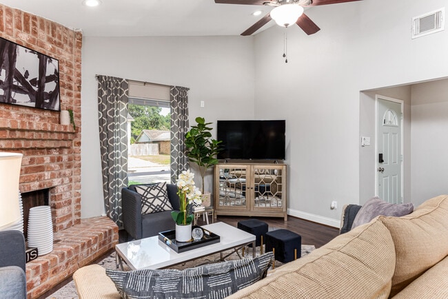 Building Photo - 1043 Grand Jct Dr