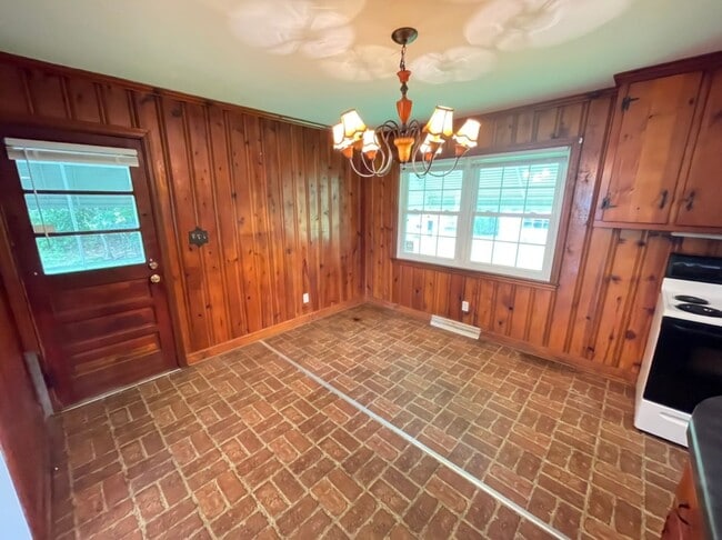 Building Photo - Adorable Apex Ranch on 2 Acres of Land!