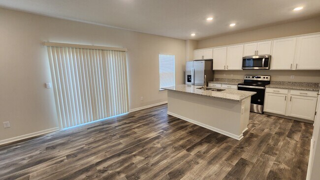 Building Photo - 61 Snapdragon Dr