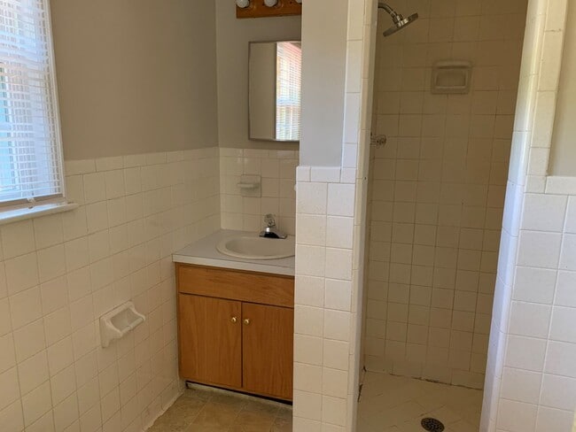 Building Photo - Split Foyer Home in Rustburg
