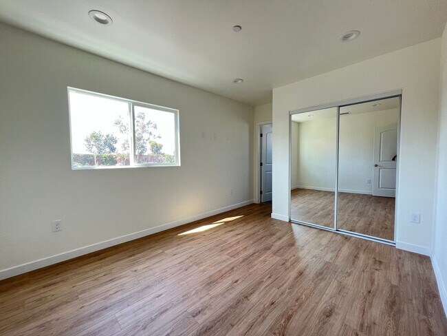 Building Photo - 2416 Carmona Ave