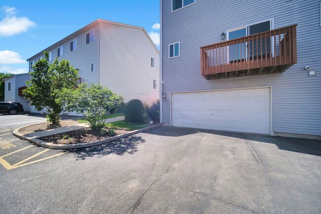 Building Photo - 1476 Manning Ave