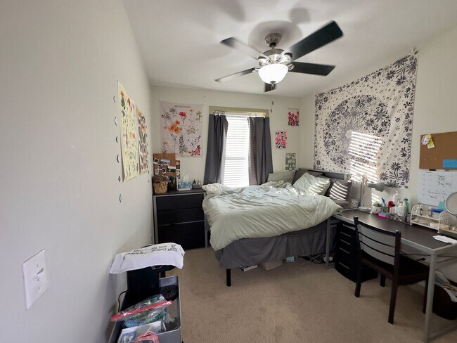 Interior Photo - 1432 N. Carlisle