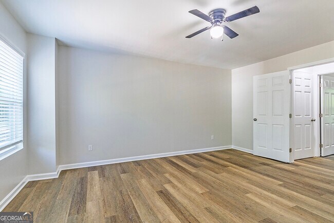 Building Photo - 3368 Kings Park Cir