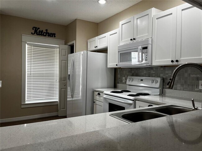 Building Photo - 8526 HUNTERS KEY Cir