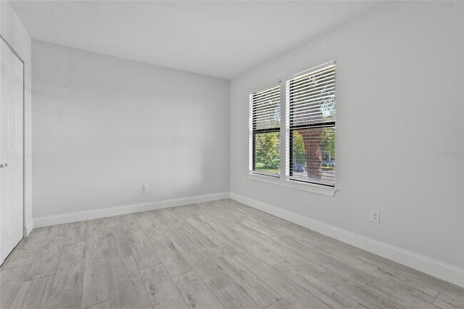 Building Photo - 4045 Crockers Lake Blvd