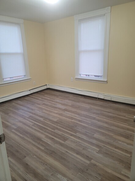 Building Photo - 357 Poplar St