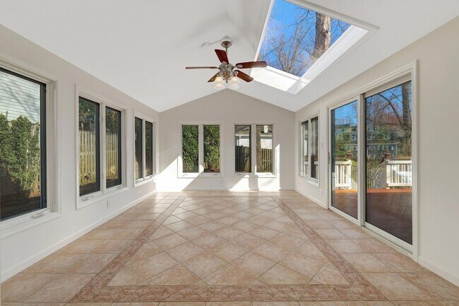 Building Photo - 2015 Freedom Ln